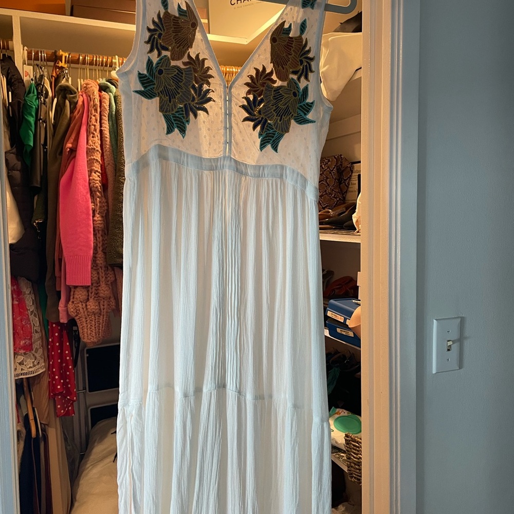 Lulus maxi dress medium. Size medium. Used once. Still on website.